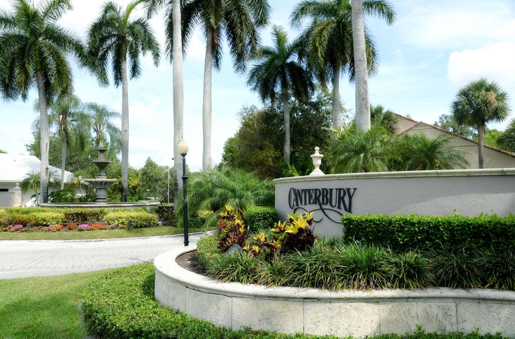 Photo of 244 Canterbury Circle, Palm Beach Gardens, FL 33418 (MLS # R10795687)