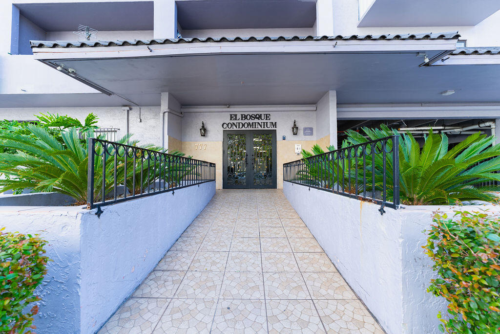 EL BOSQUE AT LITTLE HAVANA CONDO - Residential