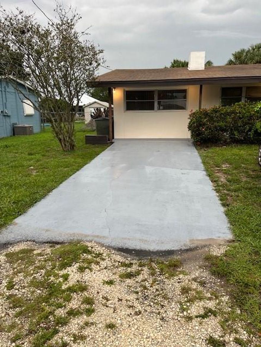 4/2 HOME WITH POOL, FRESHLY PAINTED, CORPORATE OWNED, SEE SELLERS ADDENDUM. NO HOA! SCREENED PATIO WITH VIEW OF THE POOL.