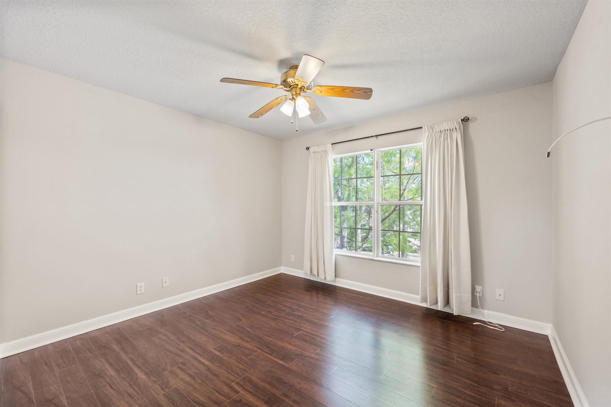 SUGAR POND MANOR OF WELLI - Residential Lease