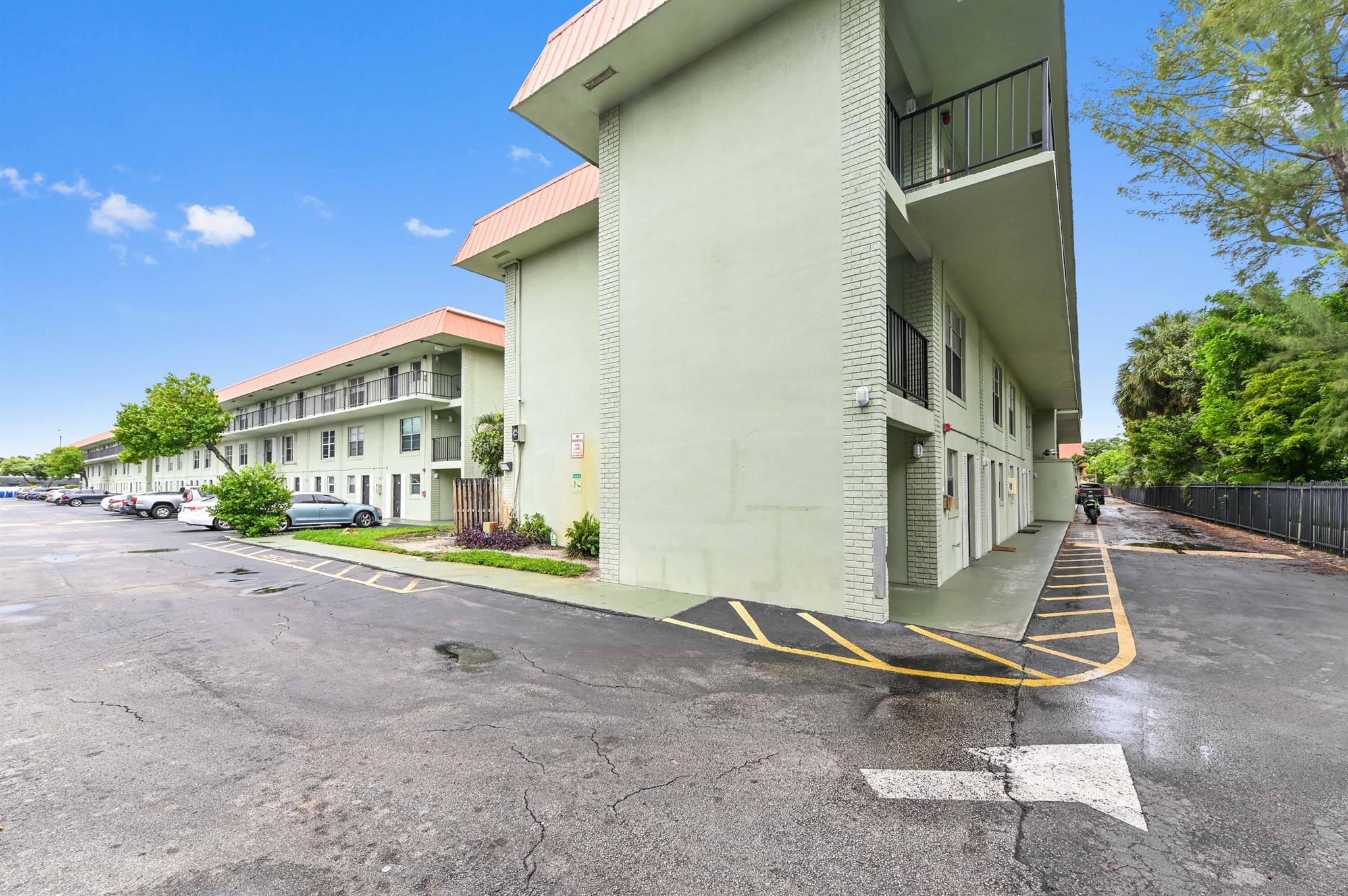 RACQUET CLUB - Residential
