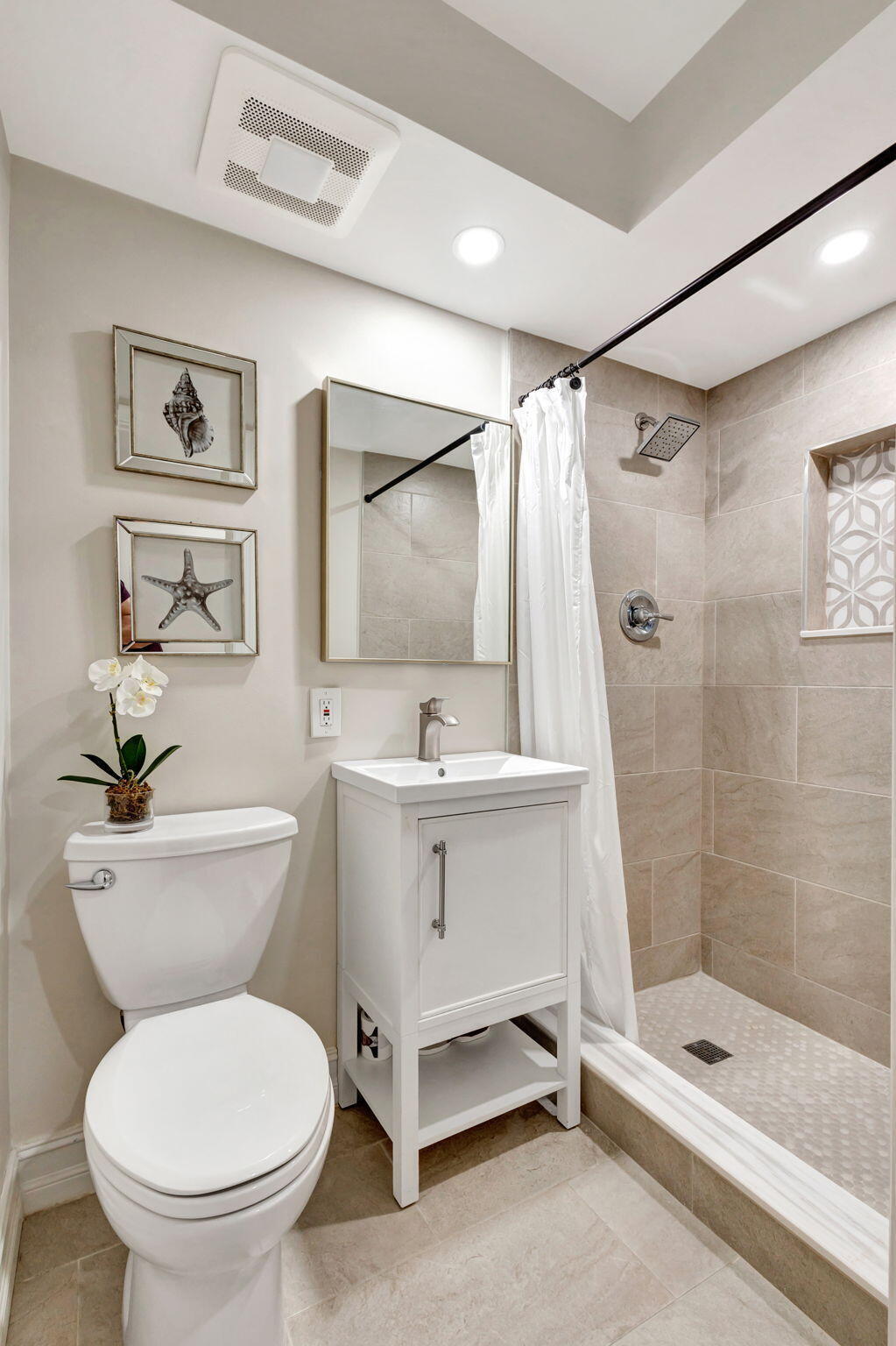 MARINA HARBOUR CONDO - Residential Lease