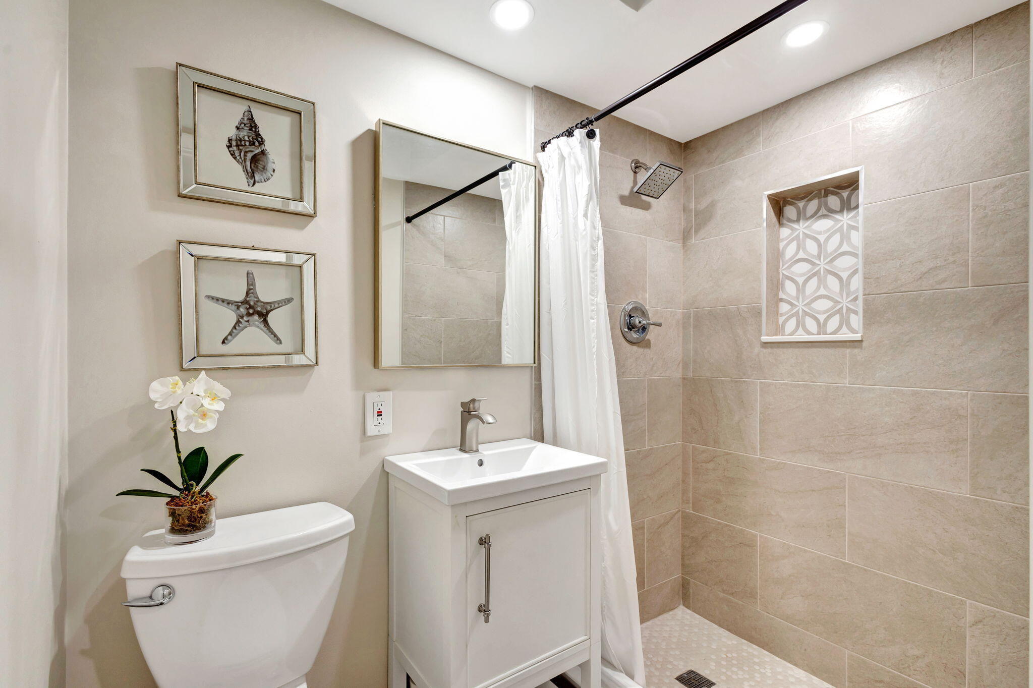 MARINA HARBOUR CONDO - Residential Lease
