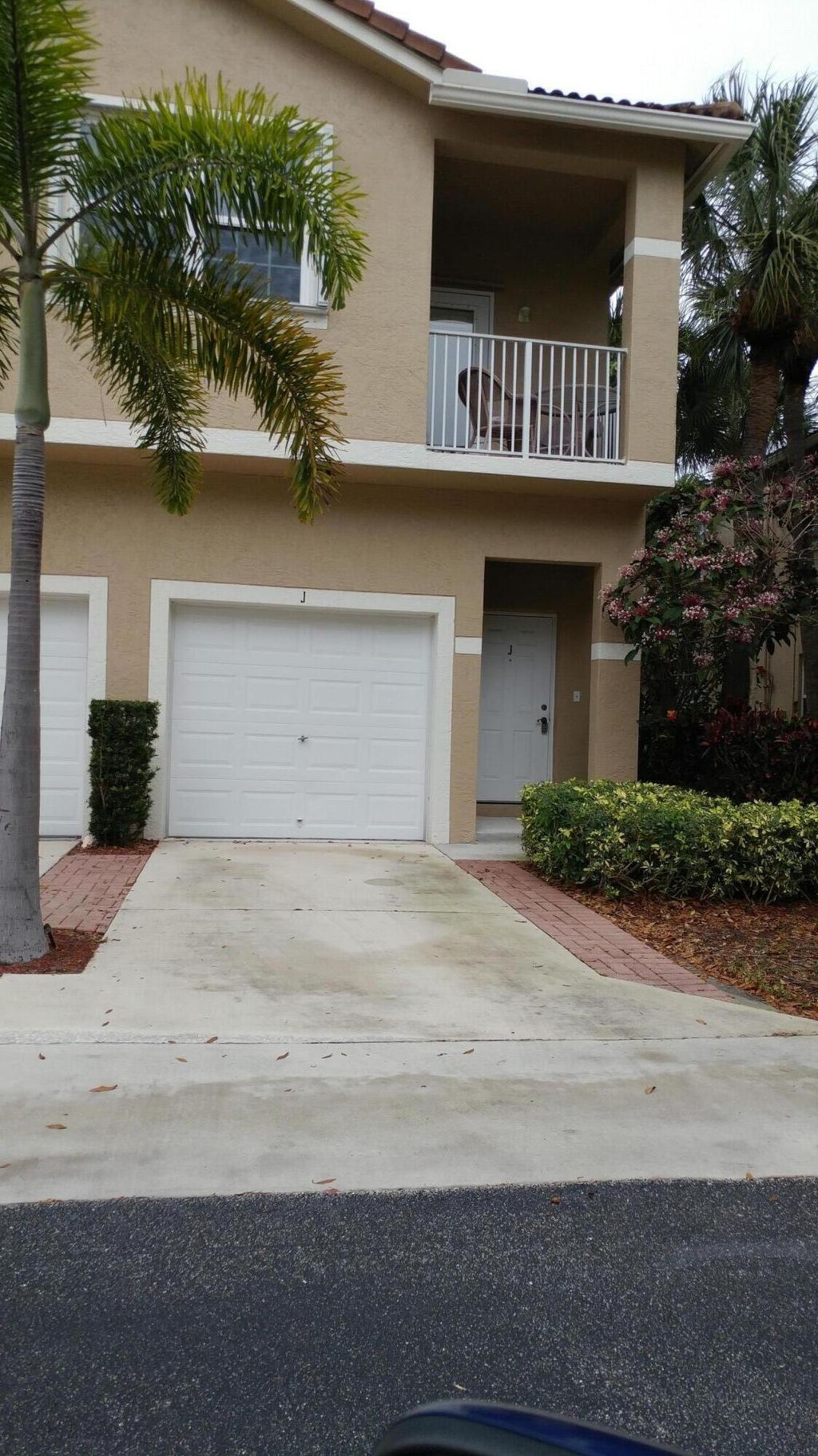 Photo of 114 Lighthouse Circle #J, Tequesta, FL 33469 (MLS # R10962454)