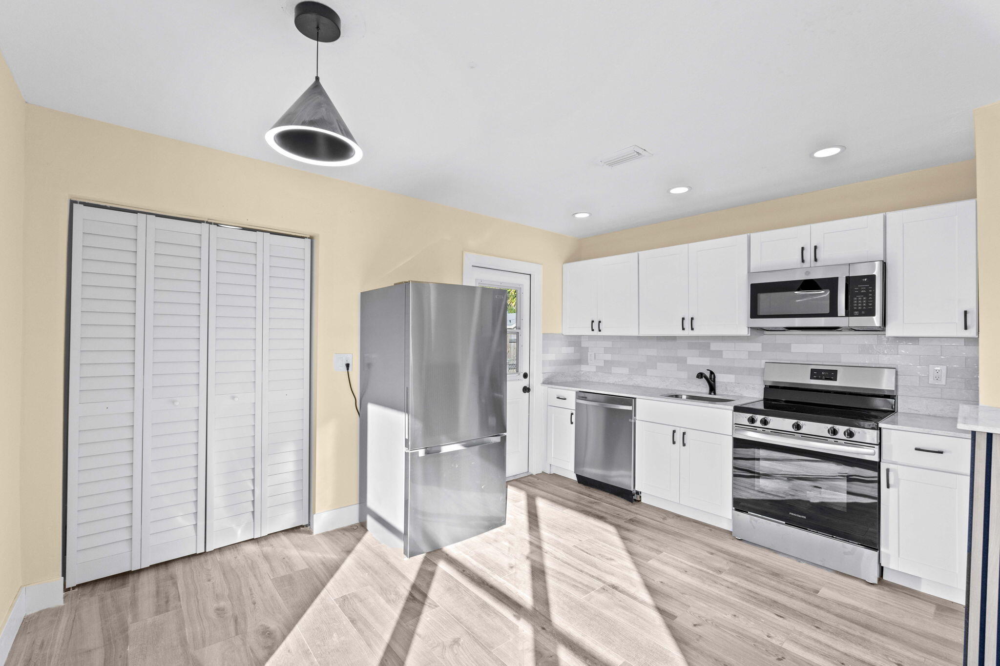 ROOSEVELT ESTATES - Residential