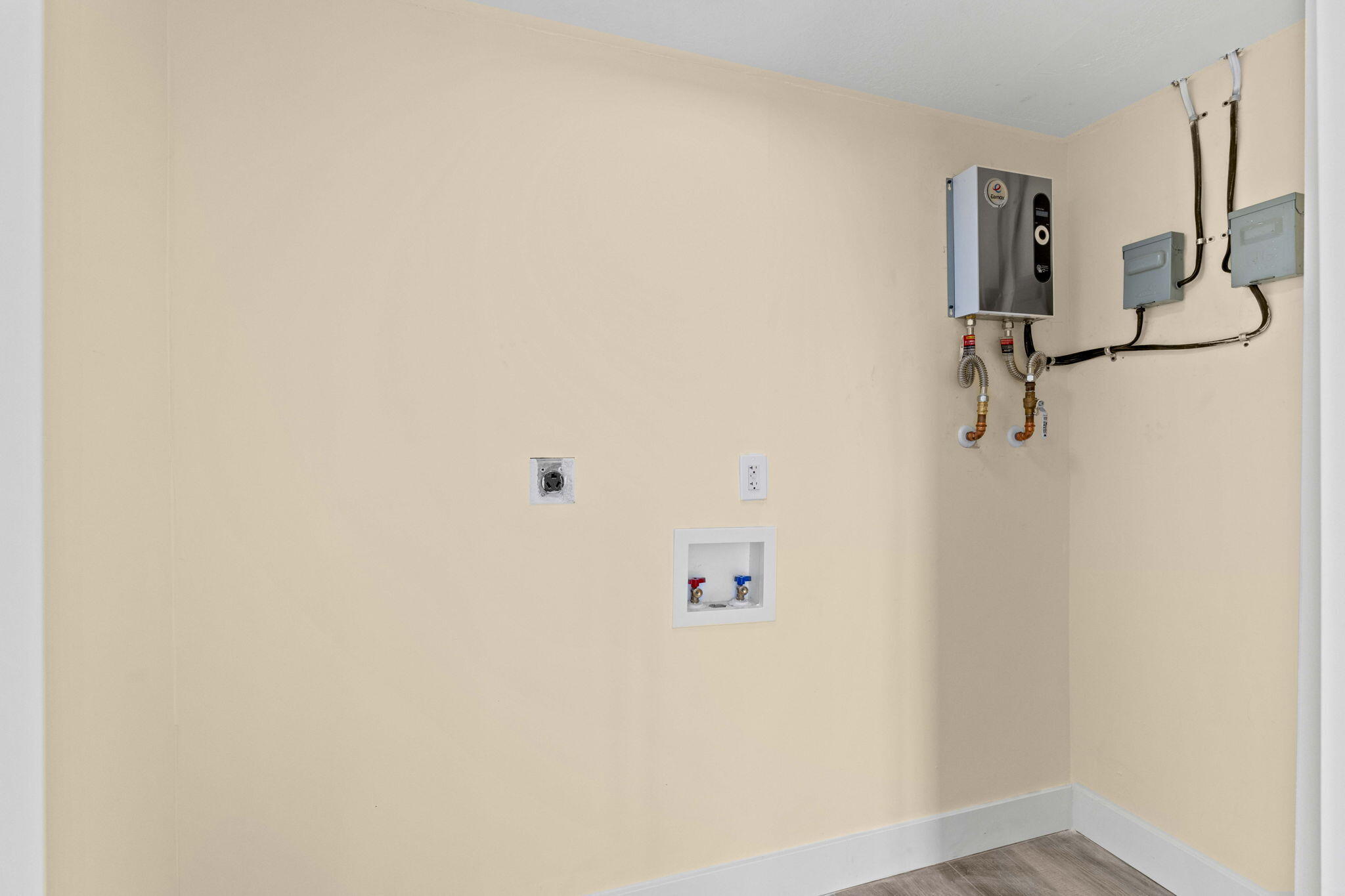 ROOSEVELT ESTATES - Residential