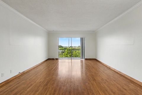 Tiny photo for 950 Hillcrest Drive #514, Hollywood, FL 33021 (MLS # B26031026)