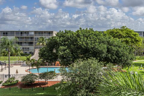 Tiny photo for 950 Hillcrest Drive #514, Hollywood, FL 33021 (MLS # B26031026)