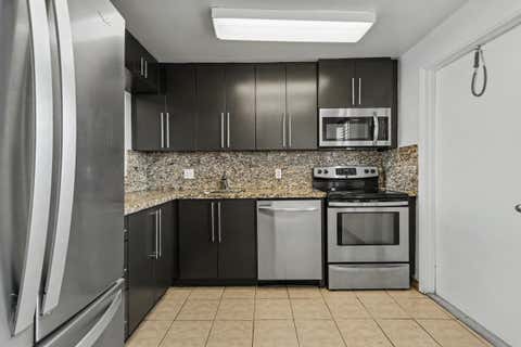 Tiny photo for 950 Hillcrest Drive #514, Hollywood, FL 33021 (MLS # B26031026)