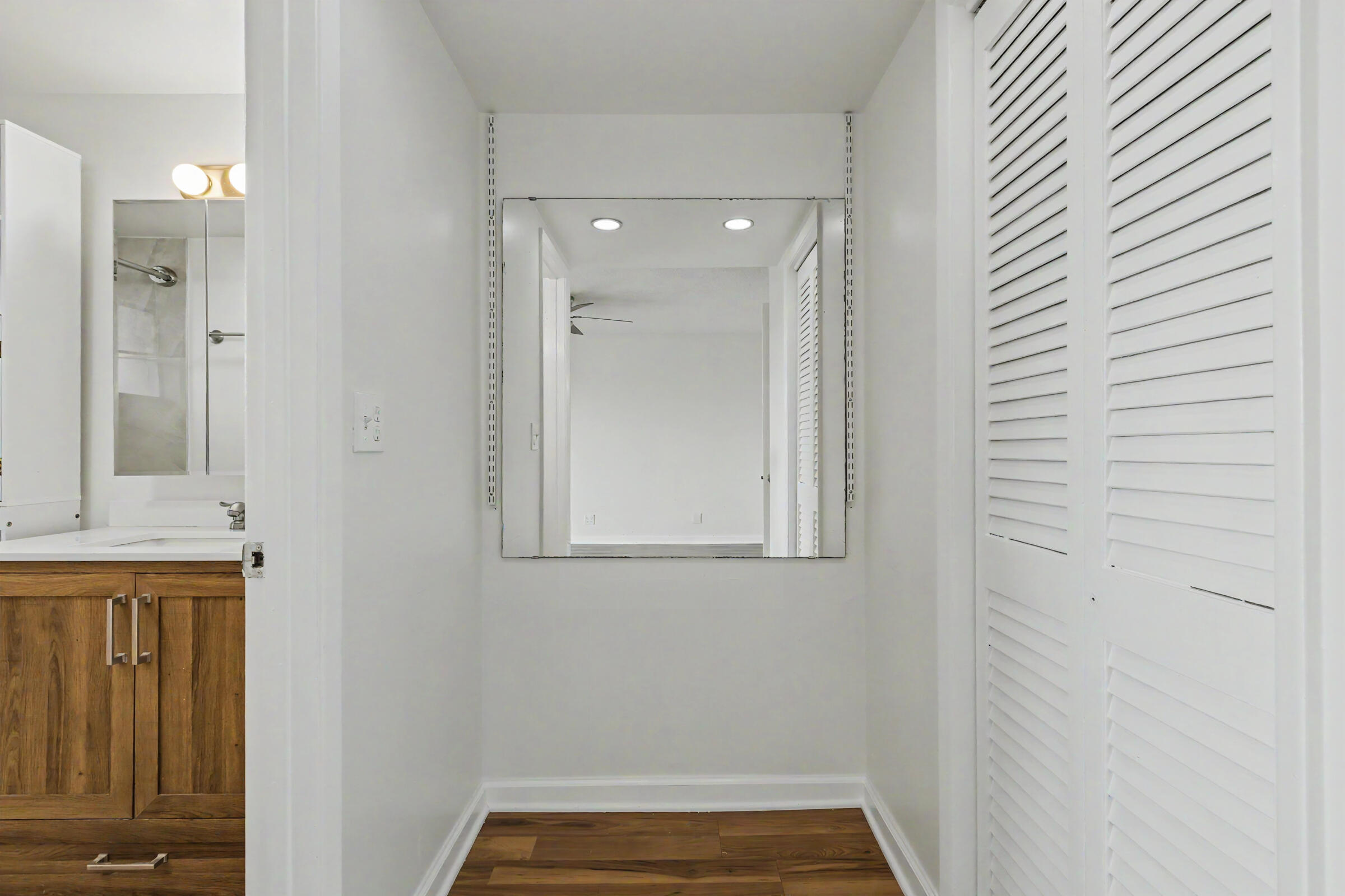 HILLCREST COUNTRY CLUB NO 16 - Residential