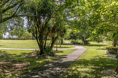 Tiny photo for 950 Hillcrest Drive #514, Hollywood, FL 33021 (MLS # B26031026)