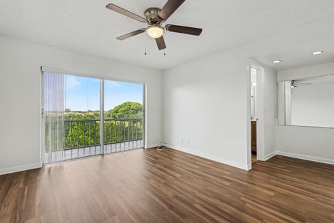 Tiny photo for 950 Hillcrest Drive #514, Hollywood, FL 33021 (MLS # B26031026)