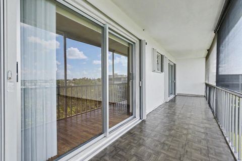 Tiny photo for 950 Hillcrest Drive #514, Hollywood, FL 33021 (MLS # B26031026)
