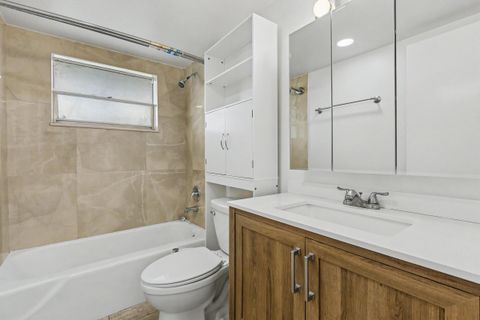 Tiny photo for 950 Hillcrest Drive #514, Hollywood, FL 33021 (MLS # B26031026)