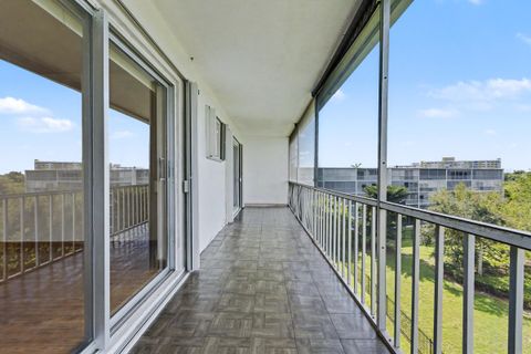 Tiny photo for 950 Hillcrest Drive #514, Hollywood, FL 33021 (MLS # B26031026)