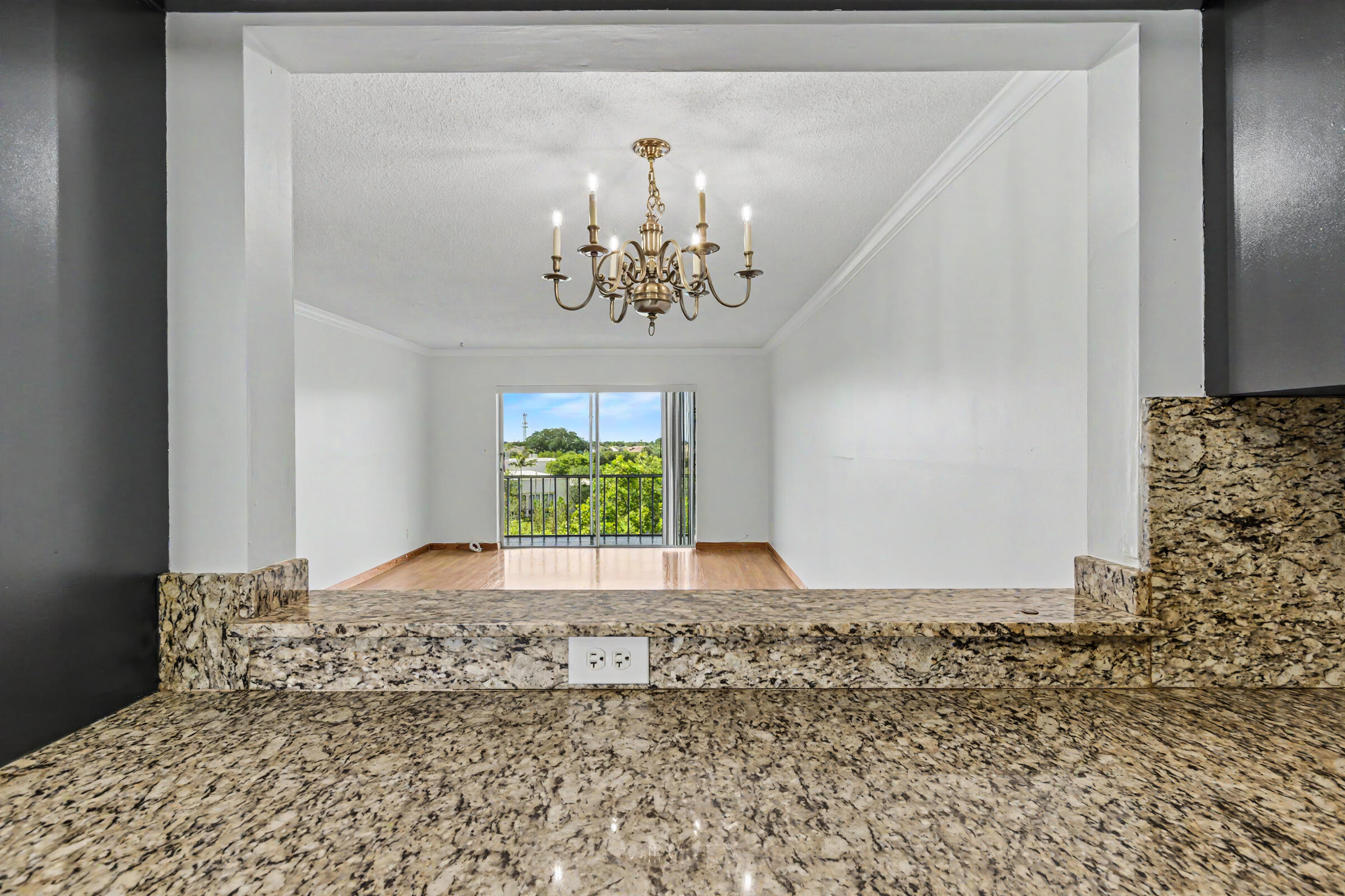 HILLCREST COUNTRY CLUB NO 16 - Residential