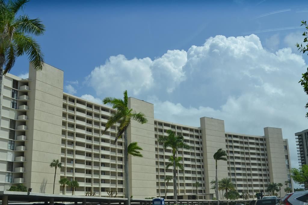 Photo of 126 Lakeshore Drive #Ph-26, North Palm Beach, FL 33408 (MLS # R10717941)