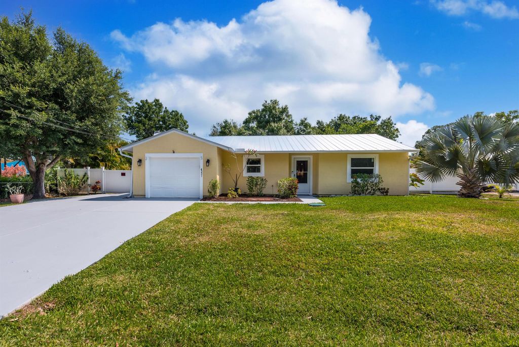 Photo of 4331 SE Dixie Ross Street, Stuart, FL 34997 (MLS # R10991708)