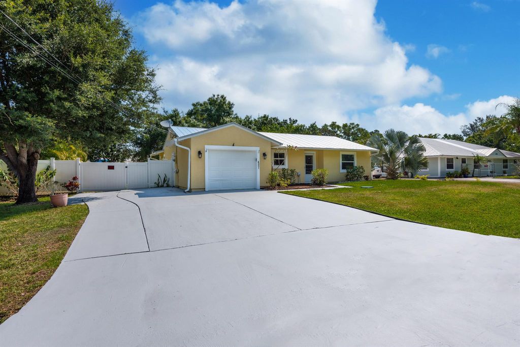 Photo of 4331 SE Dixie Ross Street, Stuart, FL 34997 (MLS # R10991708)
