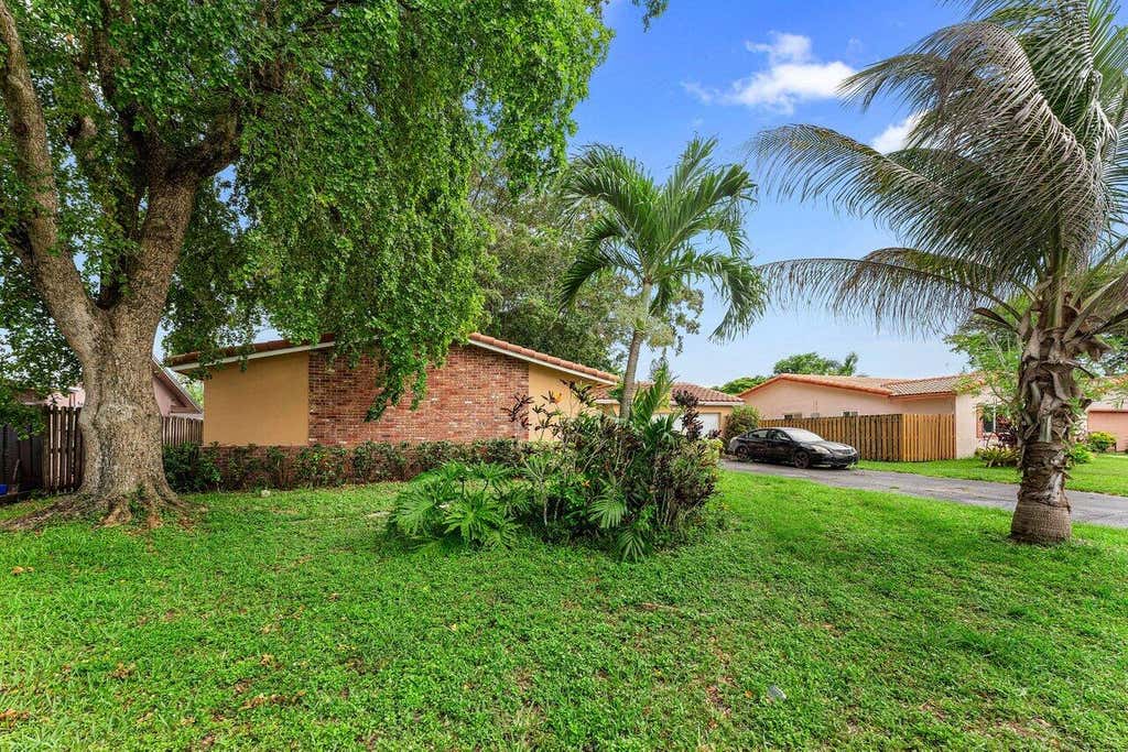 Photo of 11260 NW 41st Street, Coral Springs, FL 33065 (MLS # B26058405)