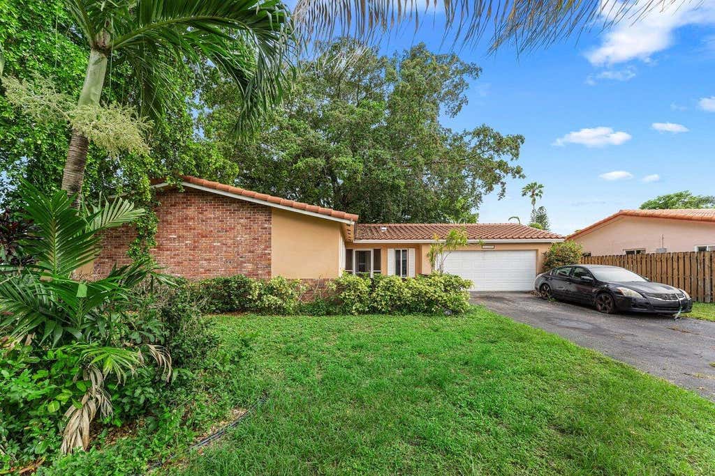Photo of 11260 NW 41st Street, Coral Springs, FL 33065 (MLS # B26058405)