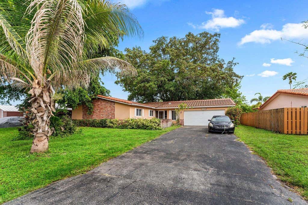 Photo of 11260 NW 41st Street, Coral Springs, FL 33065 (MLS # B26058405)