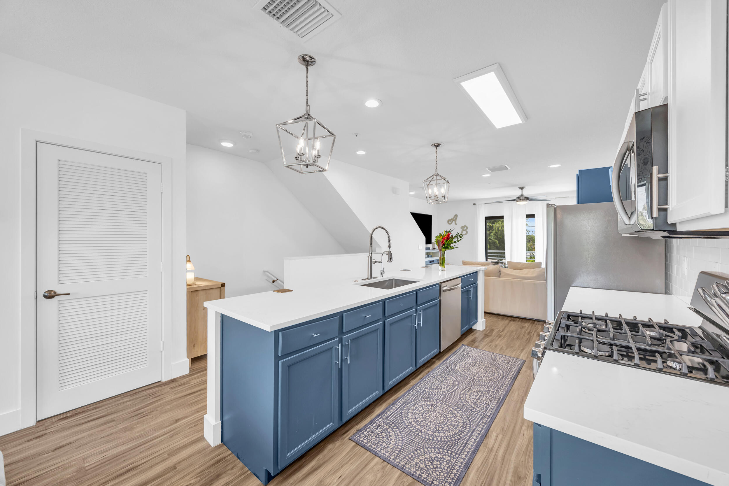 WEST VILLAGE ARTIST LOFT - Residential