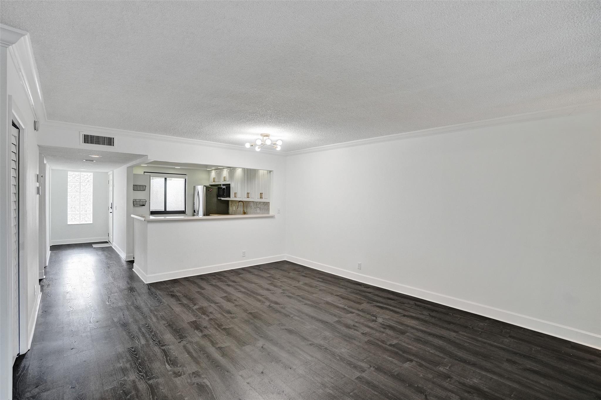 374 Lakeview Dr 203