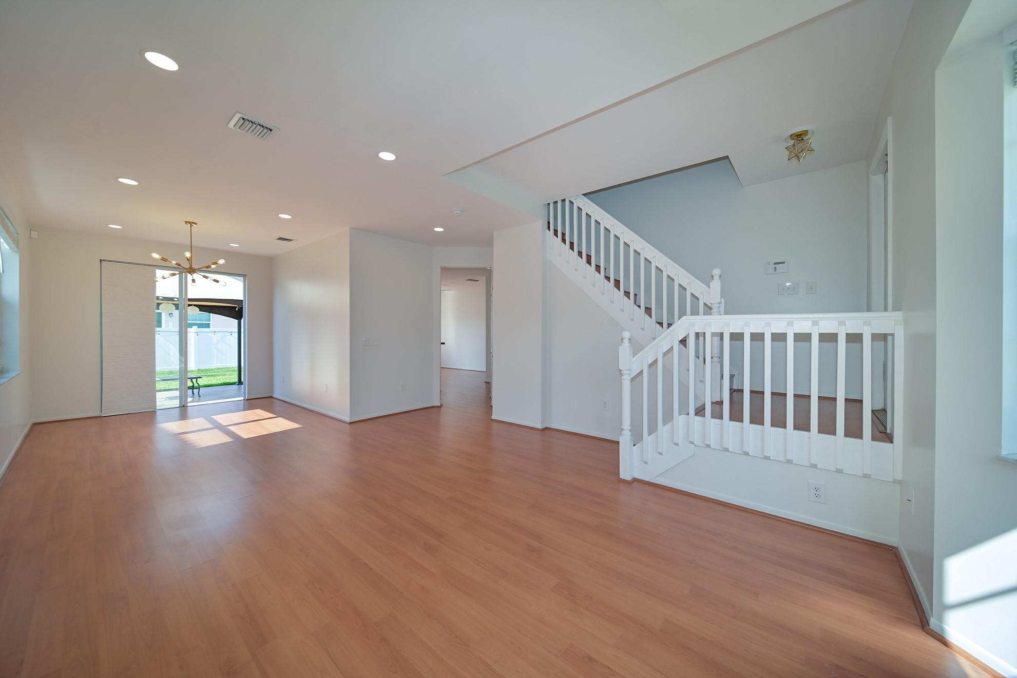 15320 NW 7th St