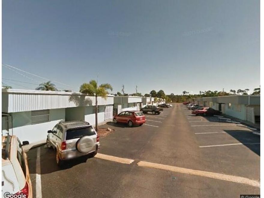 GREAT OPPORTUNITY! Beautiful property Villa type, close to shopping, located in the main center. Minutes to beaches and convenient distance to the Airport.