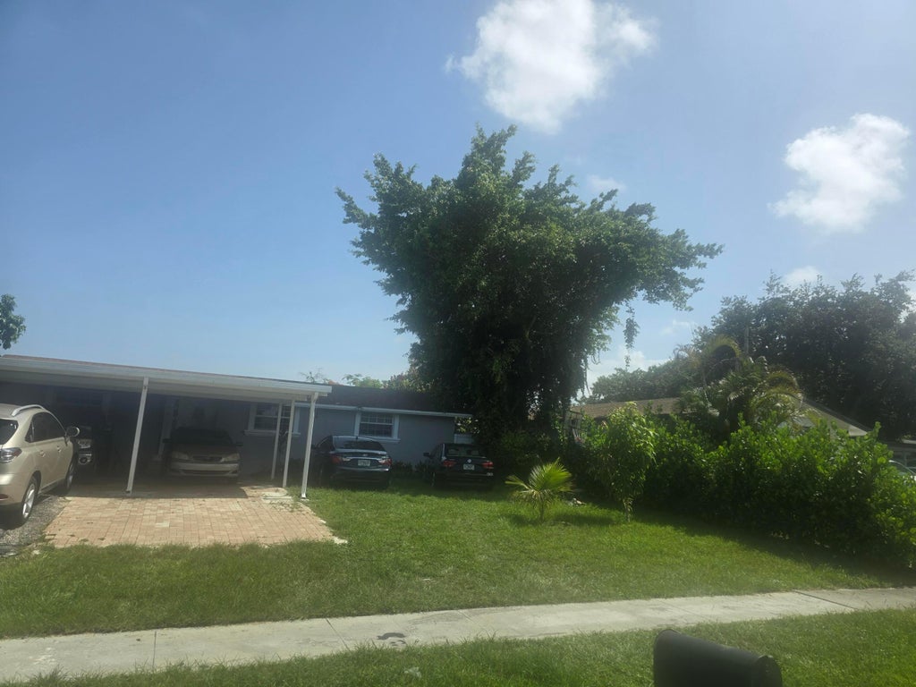 Photo of 3872 Mackinac Road, Lake Worth Beach, FL 33462 (MLS # B26046263)