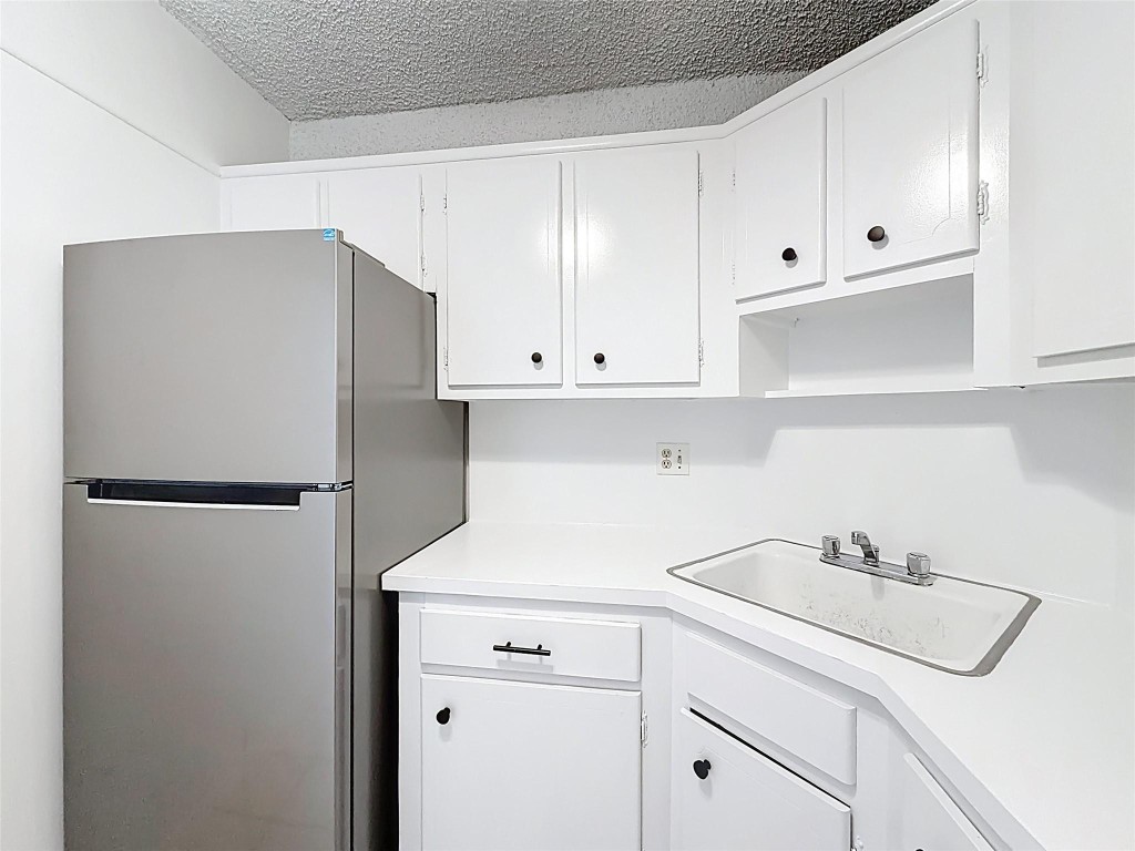 MAYBURY MANSIONS CONDO - Residential Lease