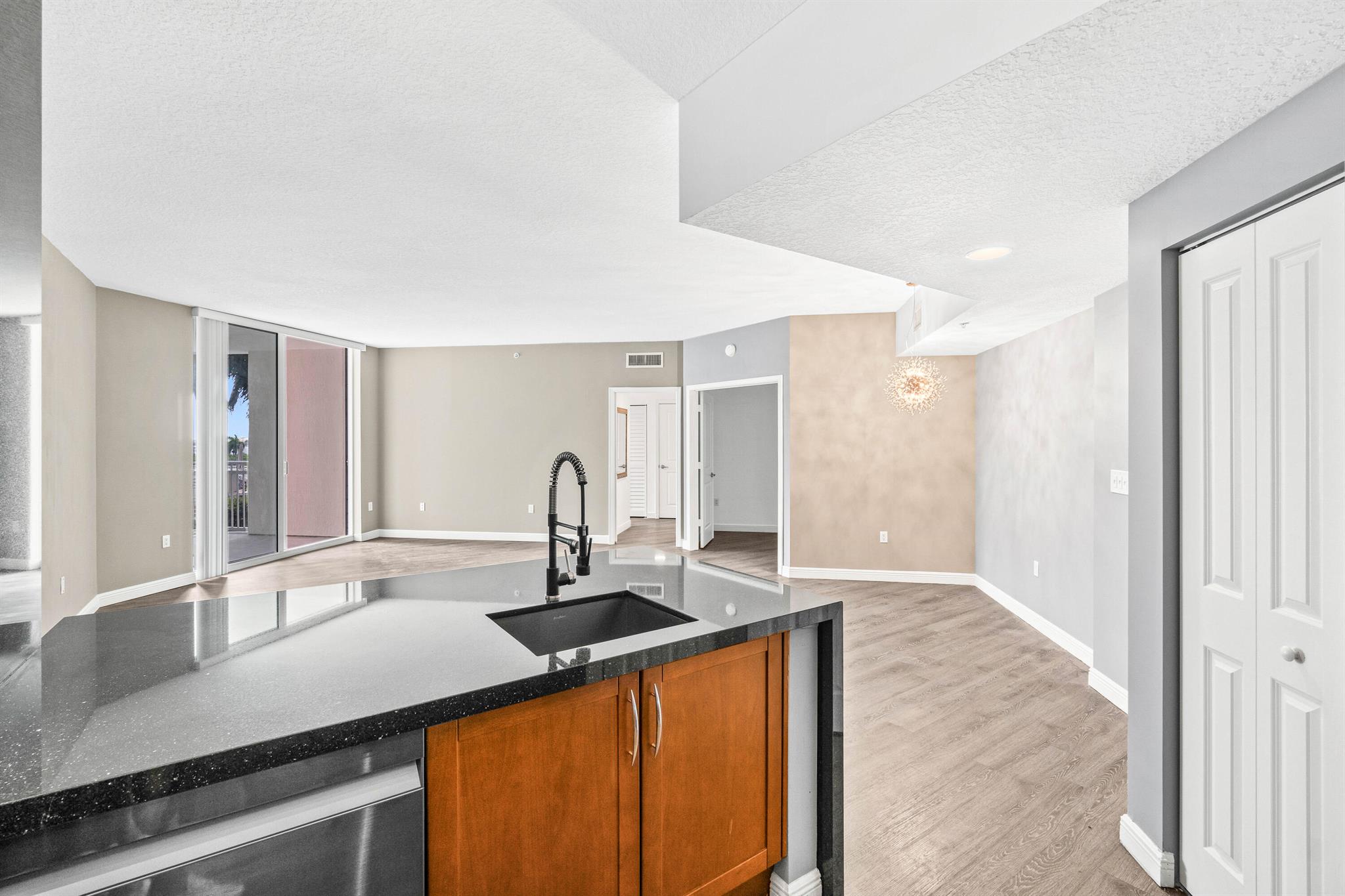 350 N Federal Highway 609