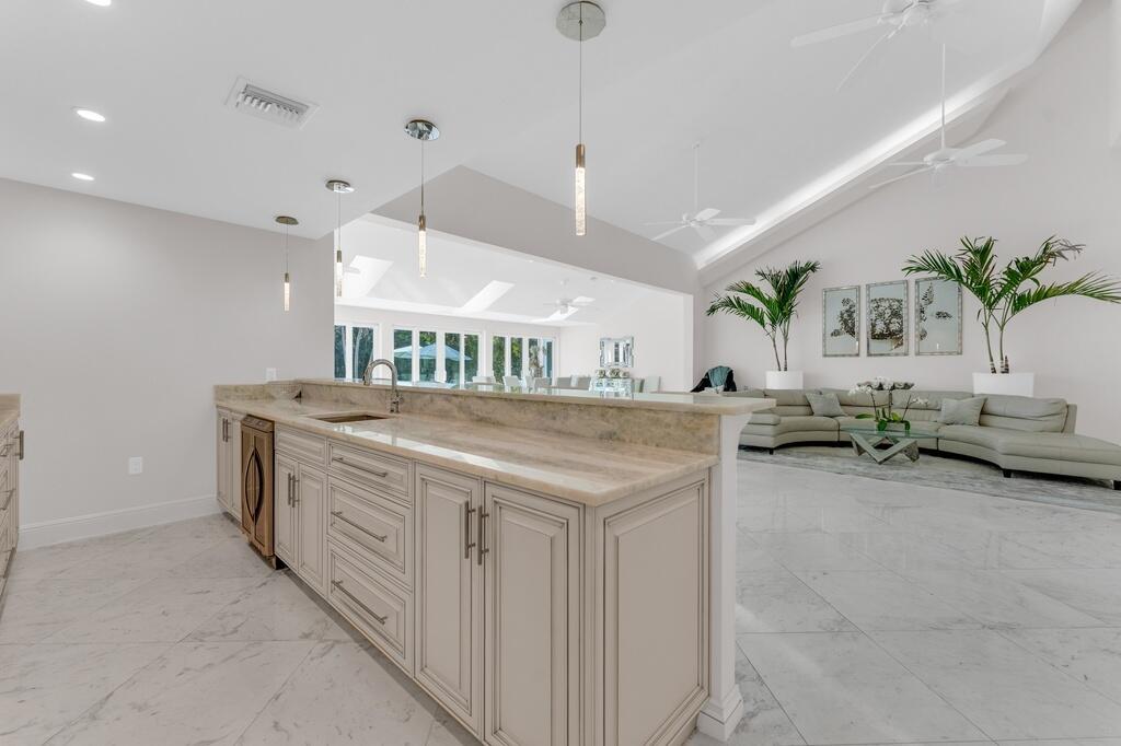 ESTATES III THE - Residential