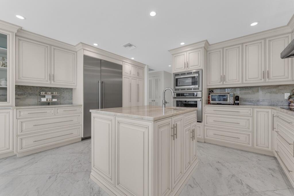 ESTATES III THE - Residential