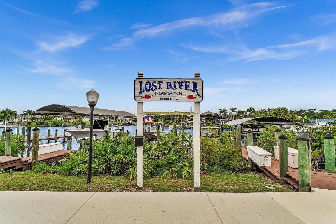 755 SW River Bend Circle