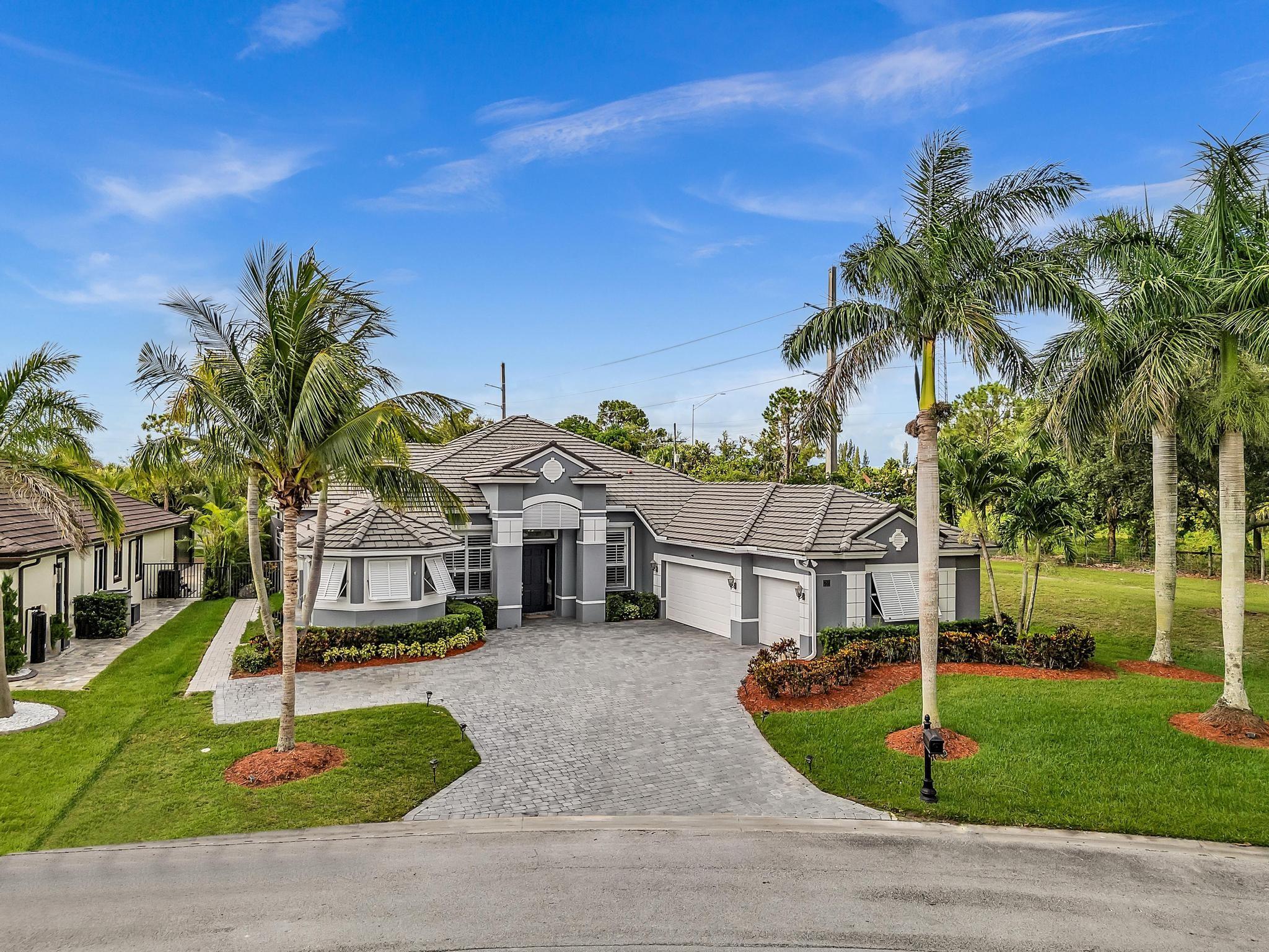 755 SW River Bend Cir