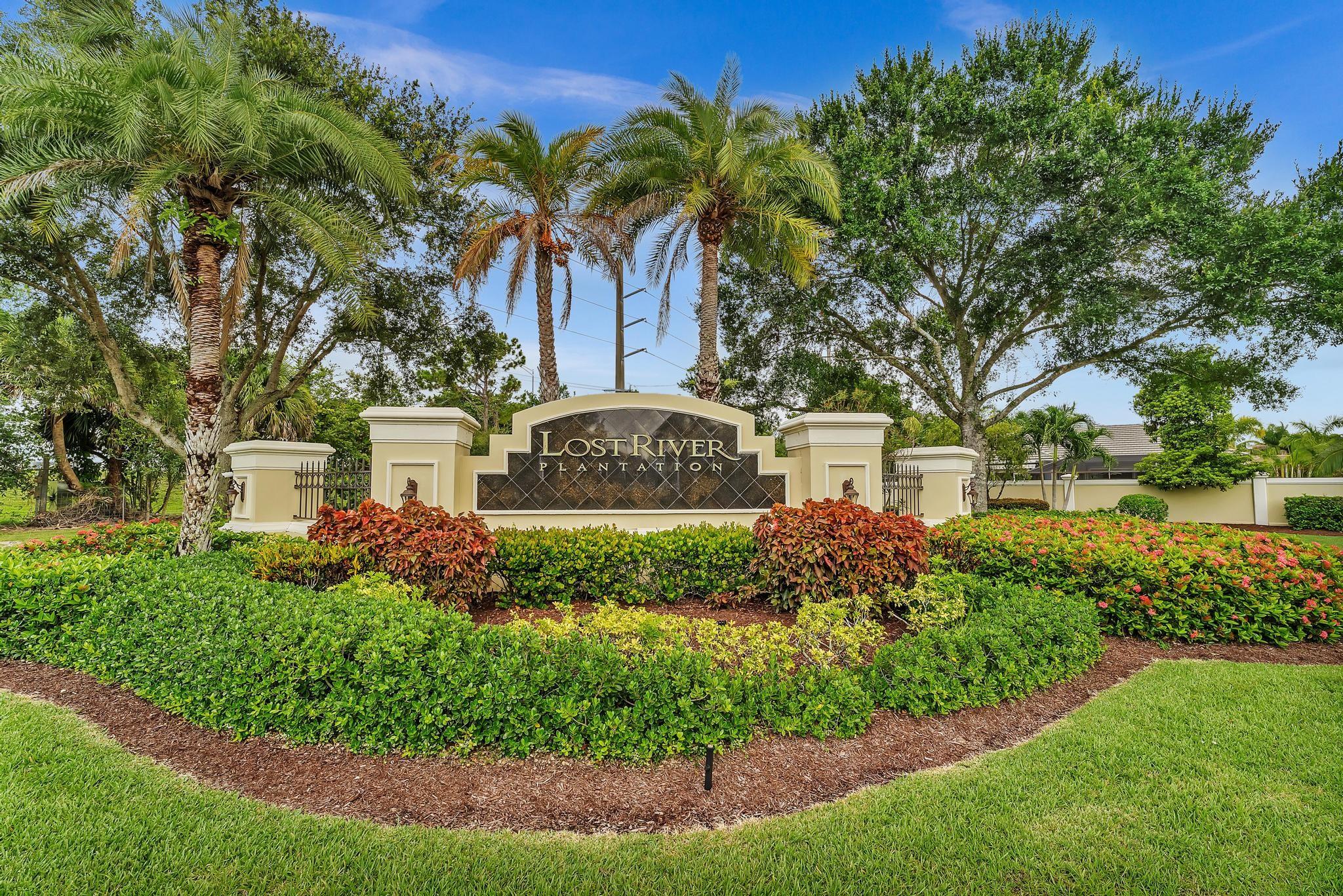 755 SW River Bend Cir