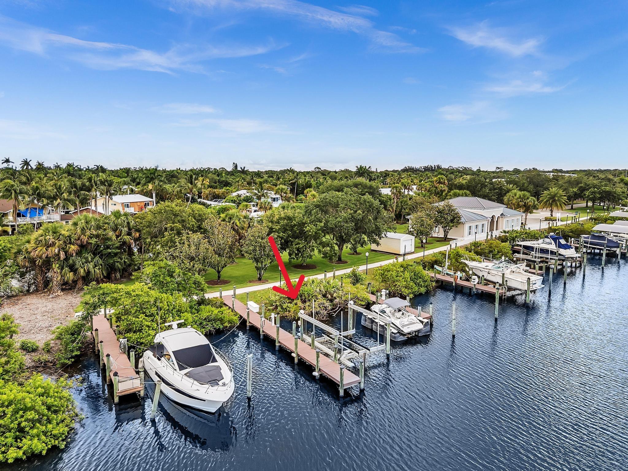 755 SW River Bend Cir