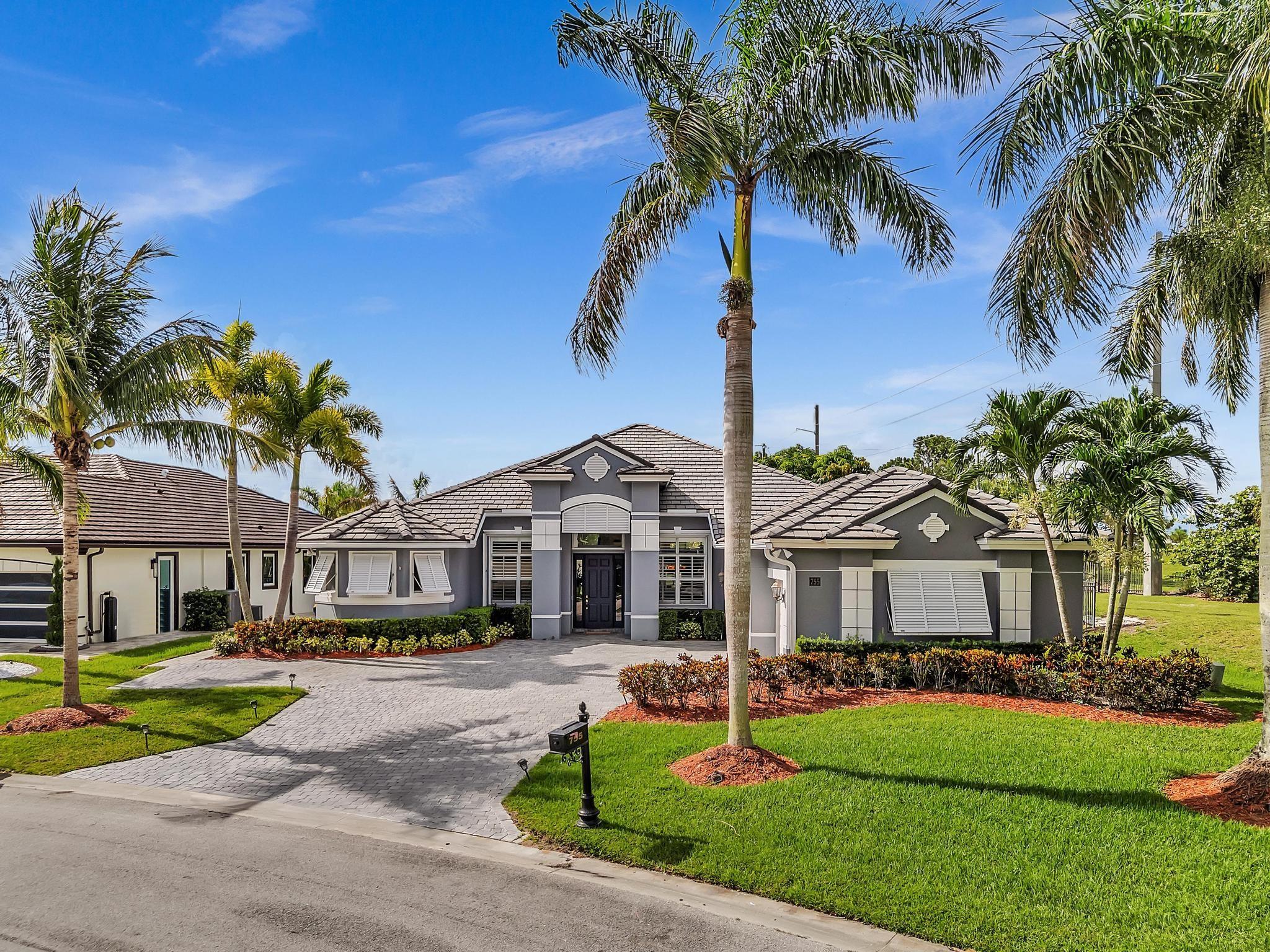 755 SW River Bend Cir