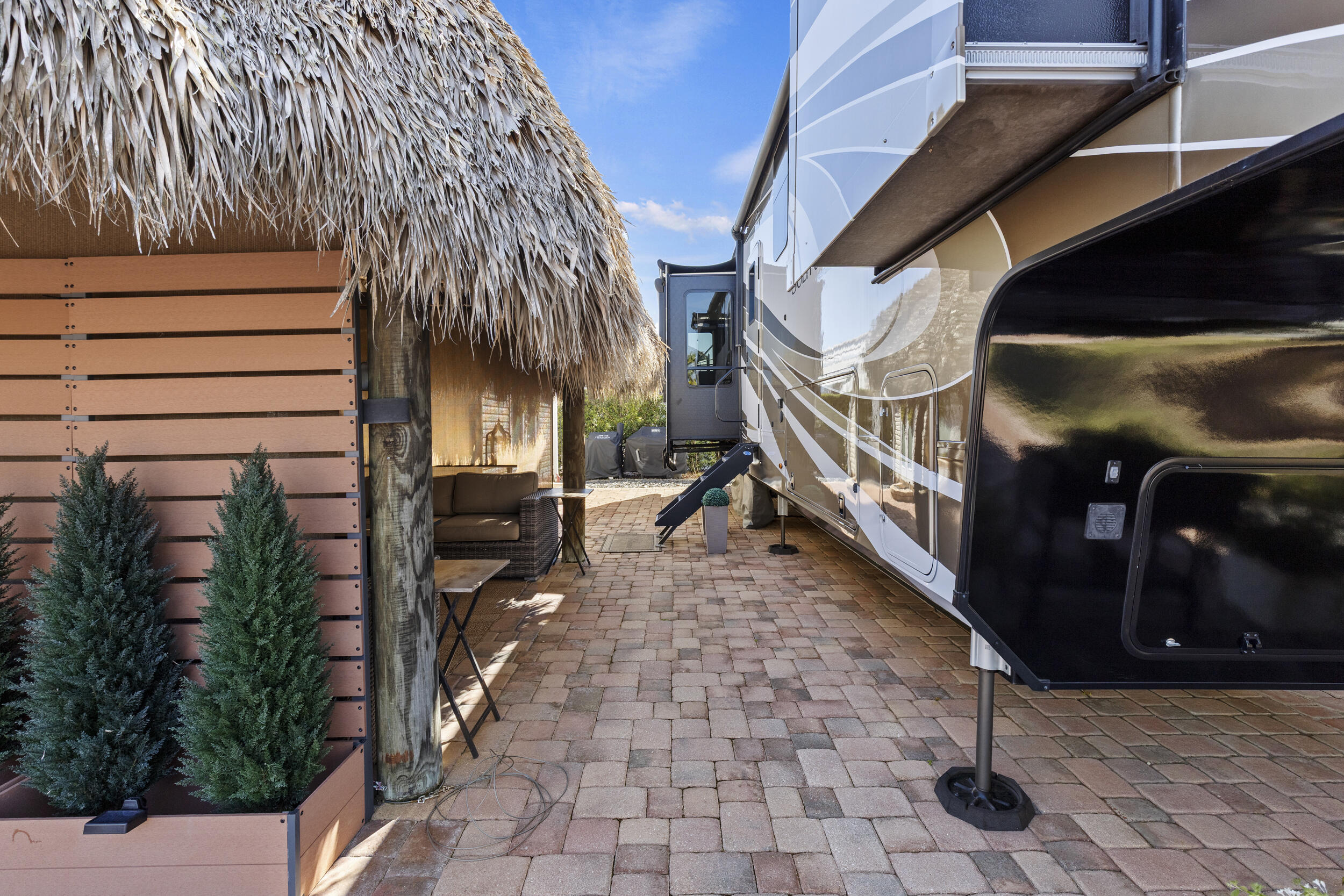 SILVER PALMS RV VILLAGE - Land