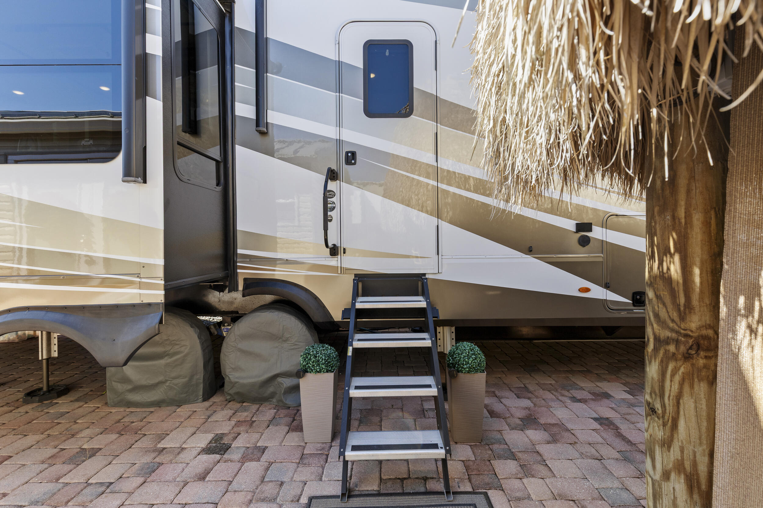 SILVER PALMS RV VILLAGE - Land