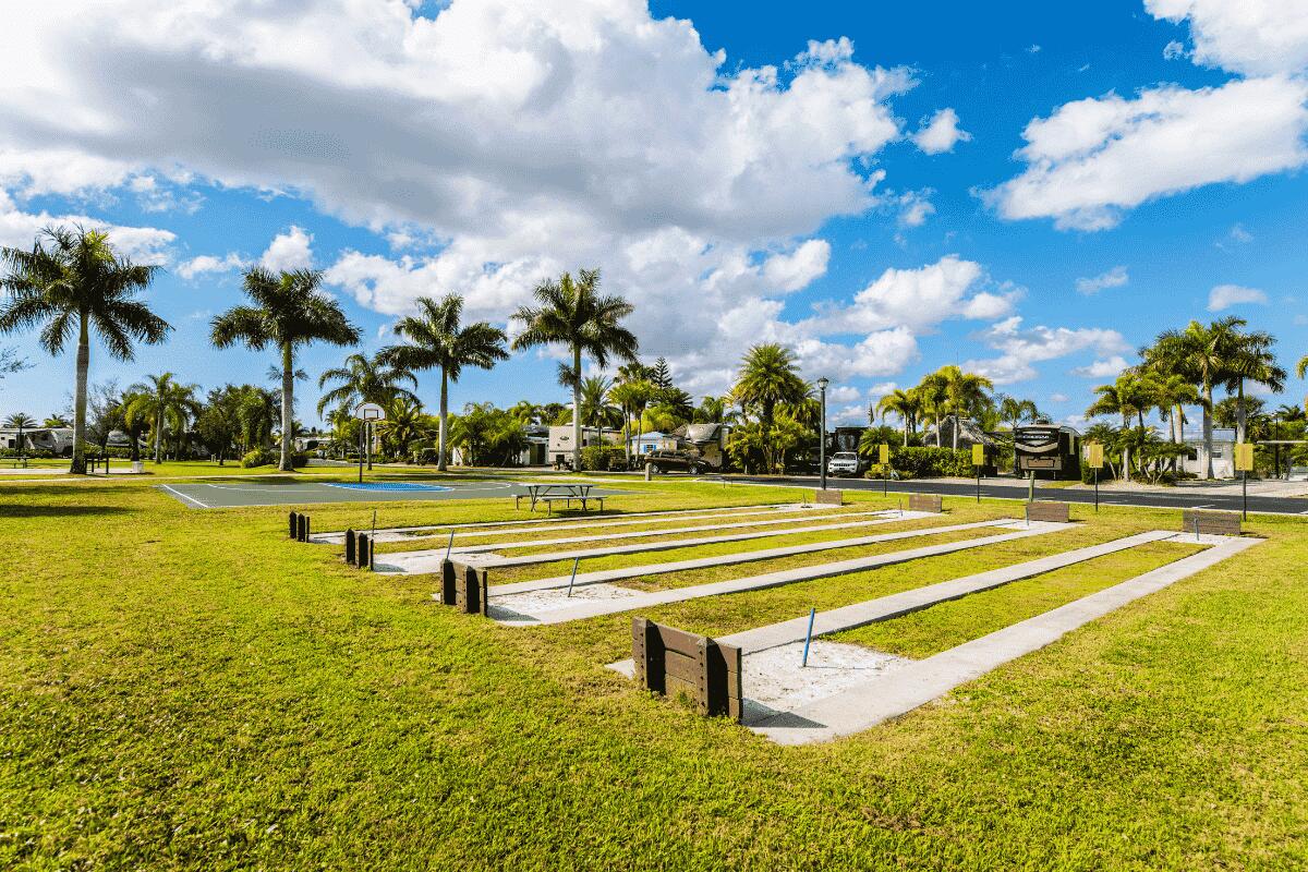 SILVER PALMS RV VILLAGE - Land