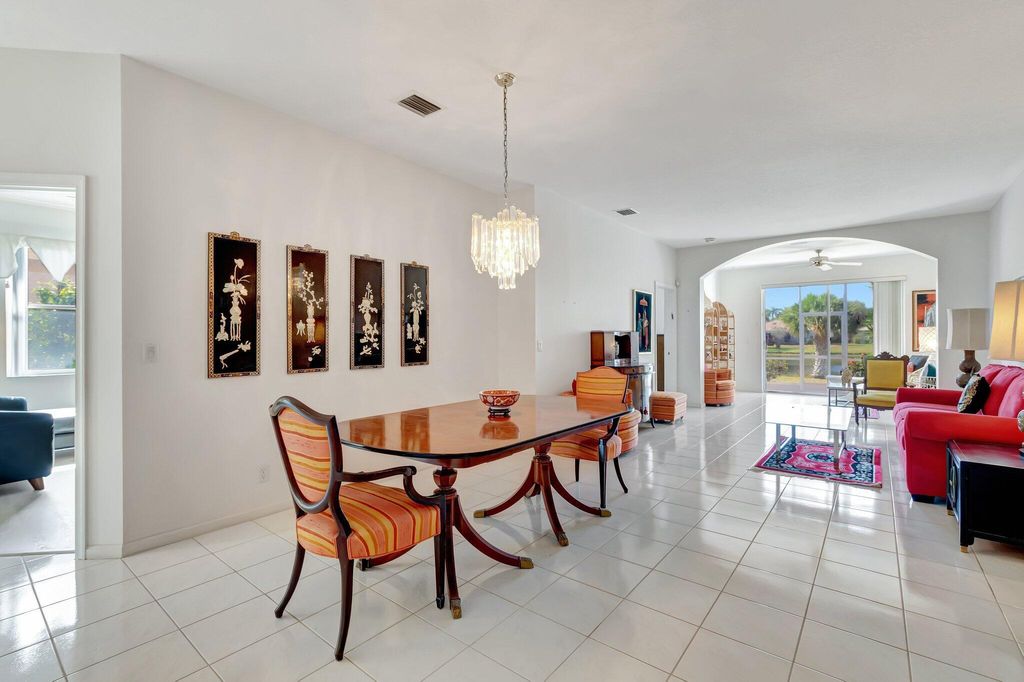 Photo of 9564 Crescent View Drive N, Boynton Beach, FL 33437 (MLS # R11088907)