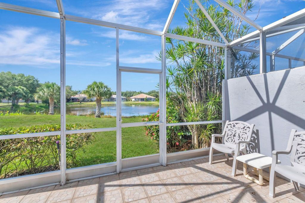 Photo of 9564 Crescent View Drive N, Boynton Beach, FL 33437 (MLS # R11088907)