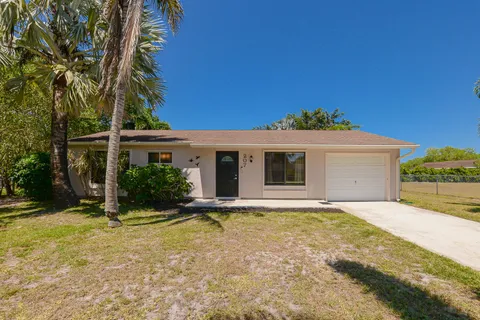 207 SW Bridgeport Drive, Port St Lucie, FL MLS: R11083708