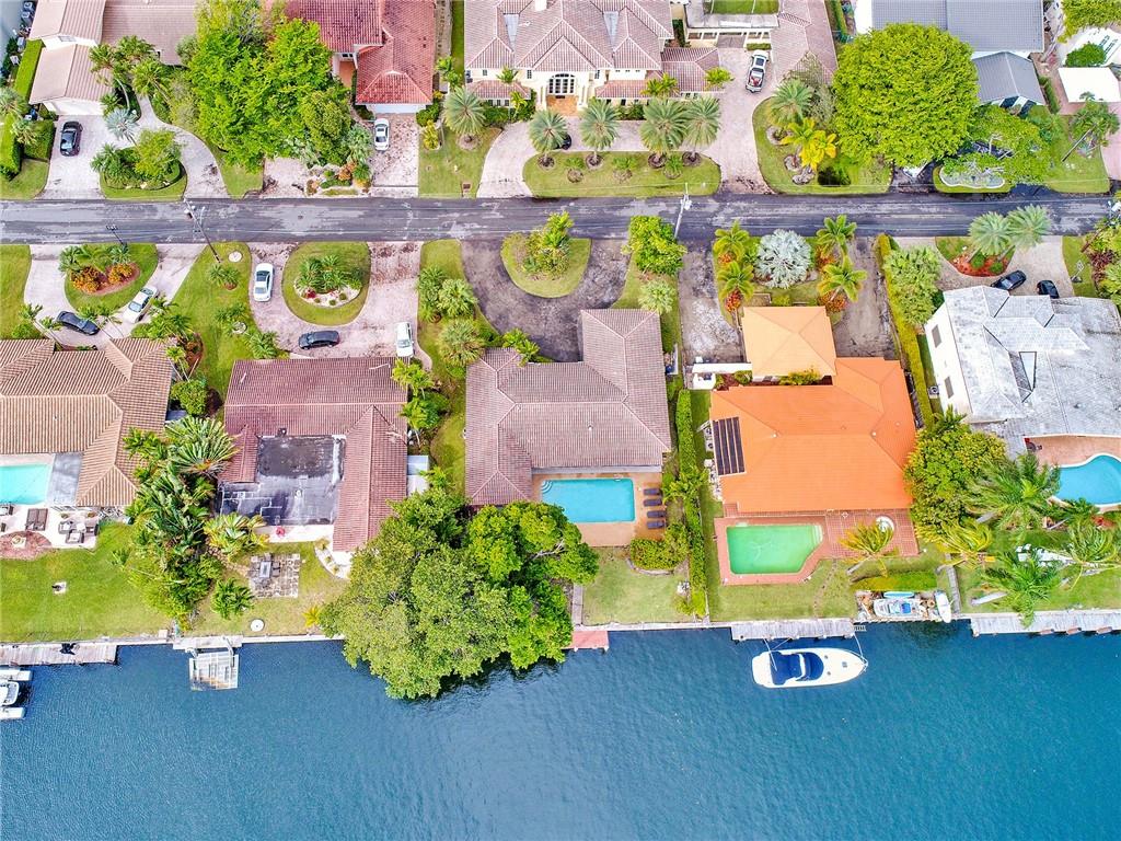 Golden Isles Updated and just 7 minutes away from beach! Spacious 5 bedroom 3.5 baths waterfront home! Fully furnished and move in ready. Deep water to dock a boat, and no fixed bridges. This home is centrally located in Hallandale Beach which is right between. 6 months minimum rent period
