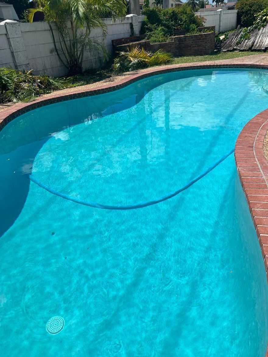 GREAT 4 BEDROOM 3 BATHROOM HOME WITH LARGE POOL IN BACK YARD!, TILE FLOORING AND LAMINATE THROGHOUT LIVING AREAS, WASHER AND DRYER IN UNIT, FENCED YARD! GREAT FAMILY COMMUNITY CLOSE TO SCHOOLS, SHOPPING AND HIGHWAYS!