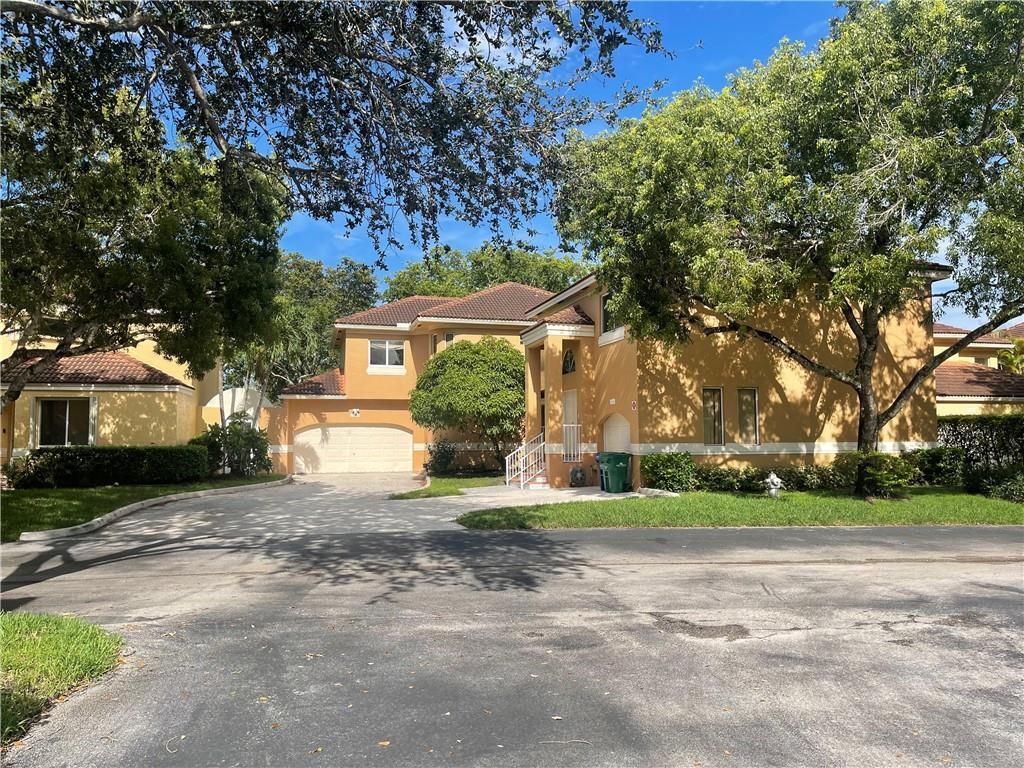 Photo of 11255 Lakeview Drive, Coral Springs, FL 33071 (MLS # F10387429)