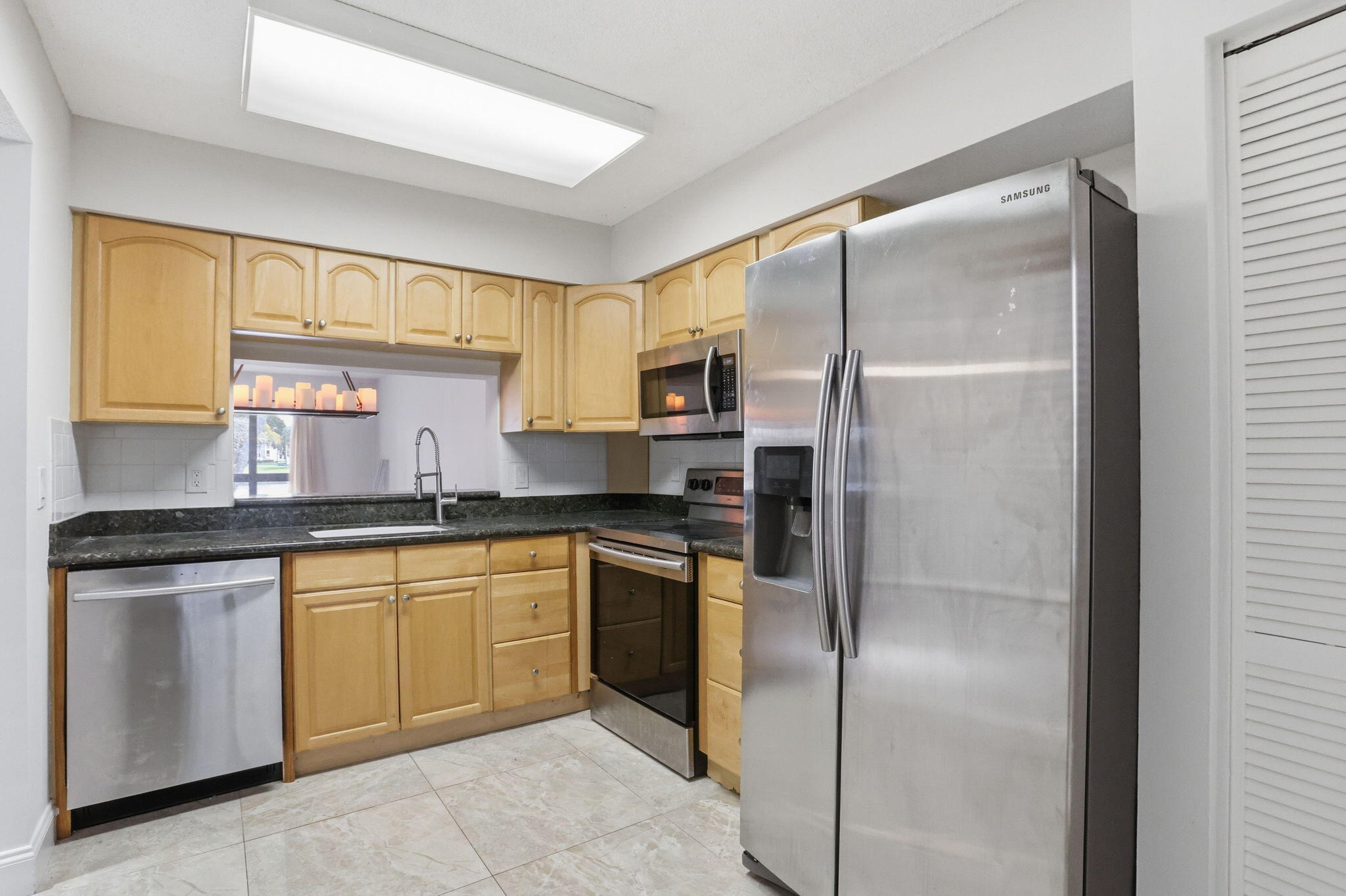 HUNTINGTON LAKES SEC FIVE CONDOS - Residential